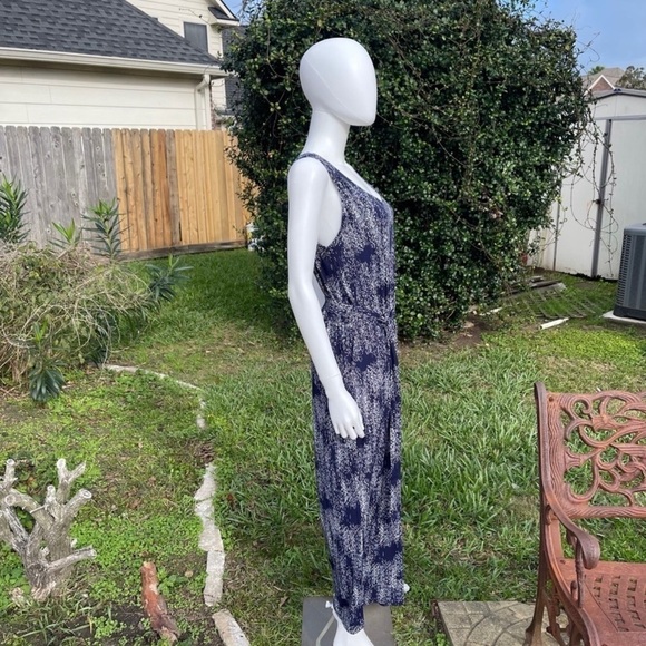 💋NWT Halston Flared Legs Tie Waist Print Scoop Neck Jumpsuit - Picture 5 of 13